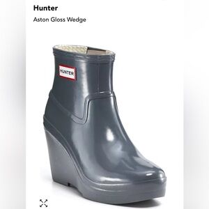 Hunter size 9 GUC navy Wedge Boots with-some wear- still overall very good!